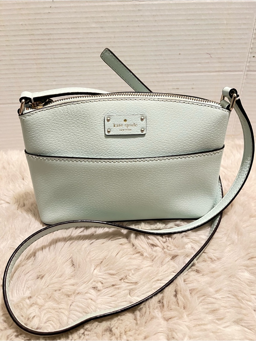 VGUC Kate Spade crossbody bag.